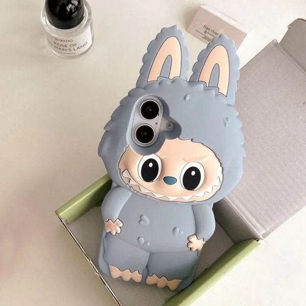 Резиновый 3D чехол Labubu Toy для iPhone 13 / голубой 099546 фото