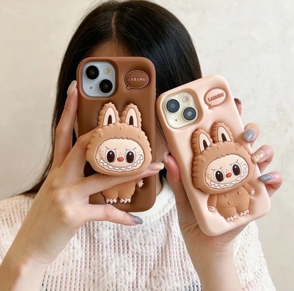 Резиновый 3D чехол Labubu для iPhone 12 Pro / коричневый 202639 фото