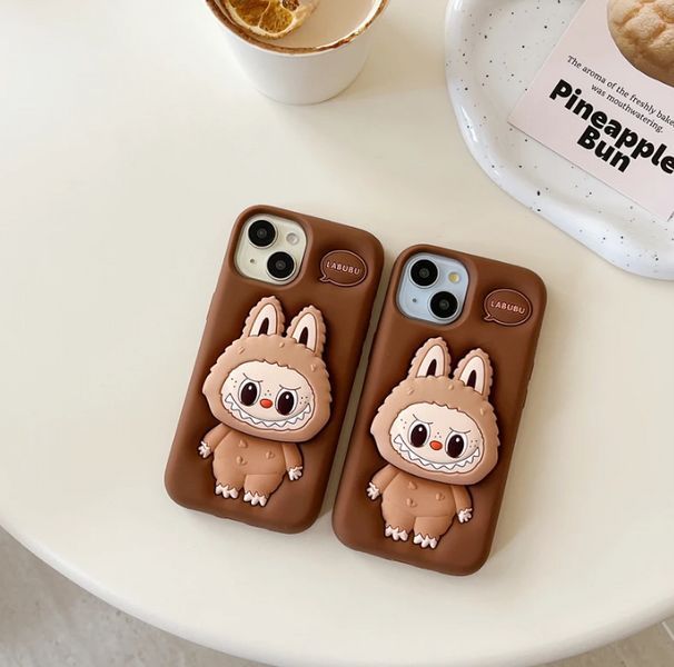 Резиновый 3D чехол Labubu для iPhone 12 Pro / коричневый 202639 фото