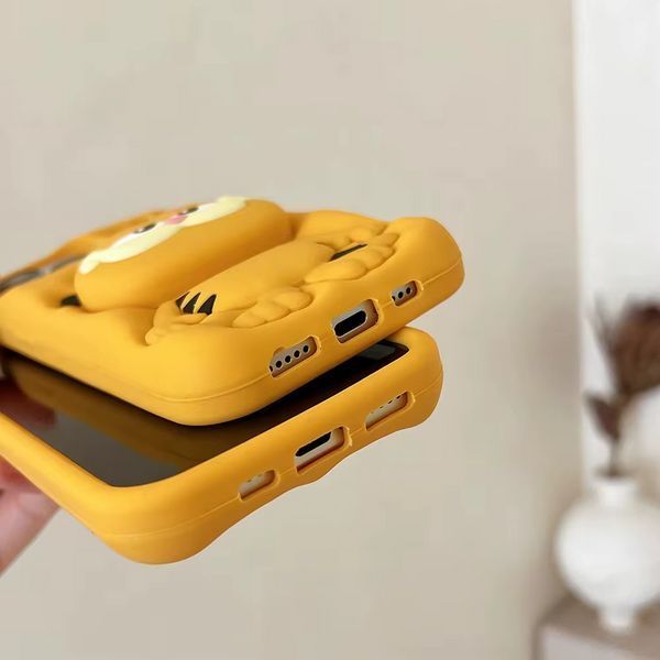 Резиновый 3D чехол для iPhone 16 Pro Max / Garfield 098663 фото