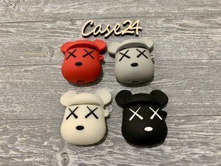 Чехол Bearbriks на Airpods с карабином 017364 фото