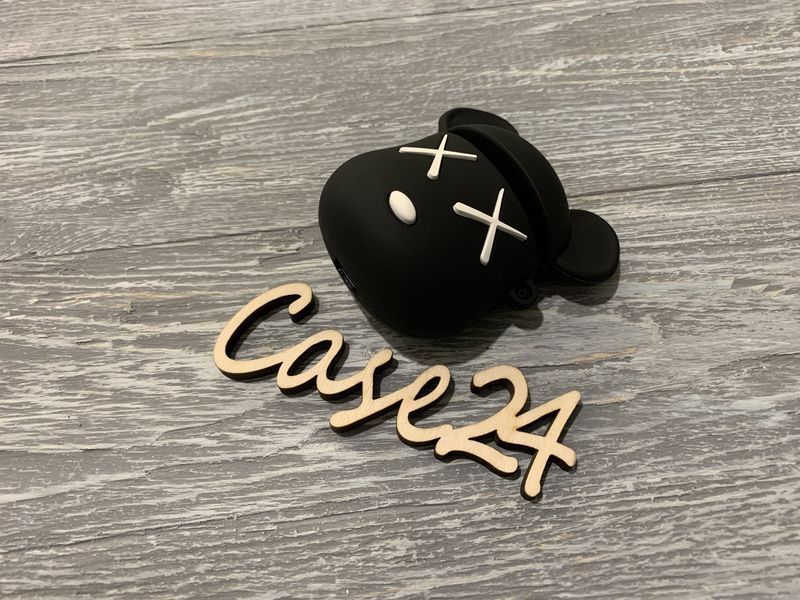 Чехол Bearbriks на Airpods с карабином 017364 фото