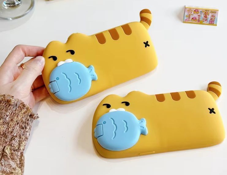 Резиновый 3D чехол для iPhone 15 Pro Max / Cat and Fish 202977 фото
