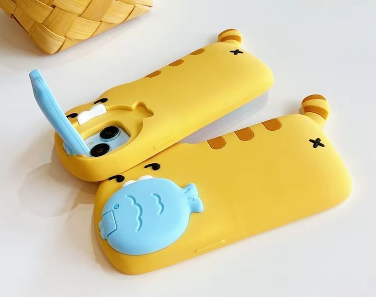Резиновый 3D чехол для iPhone 15 Pro Max / Cat and Fish 202977 фото