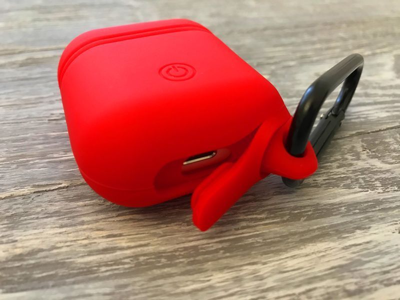 Силиконовый чехол с карабином и заглушкой для AirPods (5 цветов) 015773 фото