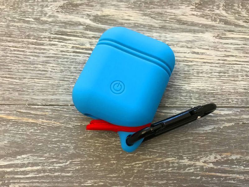 Силиконовый чехол с карабином и заглушкой для AirPods (5 цветов) 015773 фото