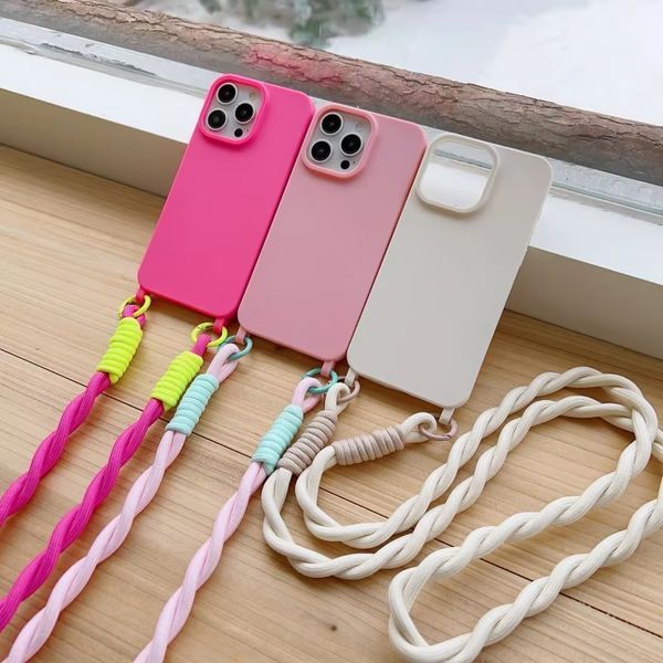 Чехол силиконовый с ремешком на iPhone 15 Pro Max / фиолетовый 098915 фото