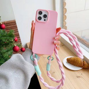 Чехол силиконовый с ремешком на iPhone 15 Pro Max / светло-розовый 098916 фото