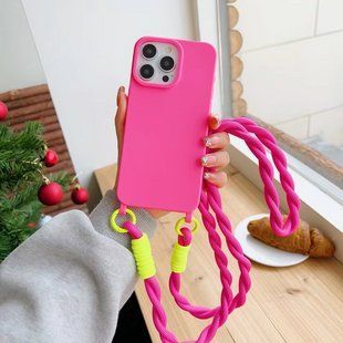 Чехол силиконовый с ремешком на iPhone 15 Pro Max / малиновый 098918 фото
