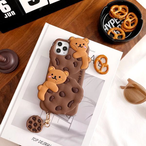 Чехол резиновый Cookie на iPhone 15 Pro Max / коричневый 098157 фото