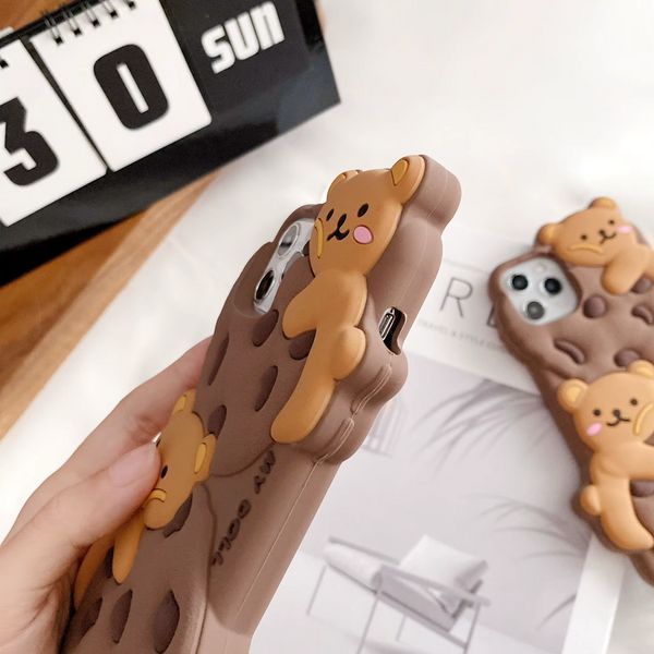 Чехол резиновый Cookie на iPhone 15 Pro Max / коричневый 098157 фото