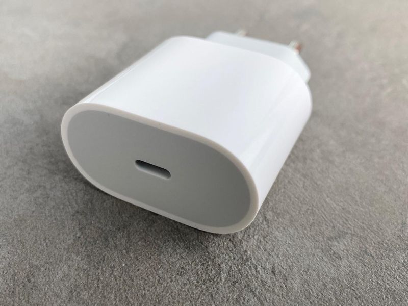 Сетевое зарядное 20W USB-C original Adapter 83580 фото