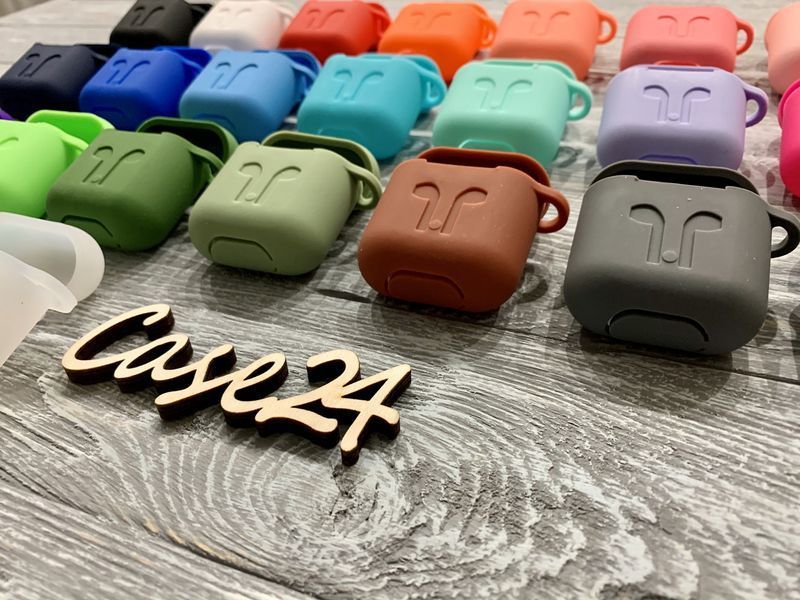 Силіконовий чохол з карабіном для AirPods (на аирподс) 015691 фото
