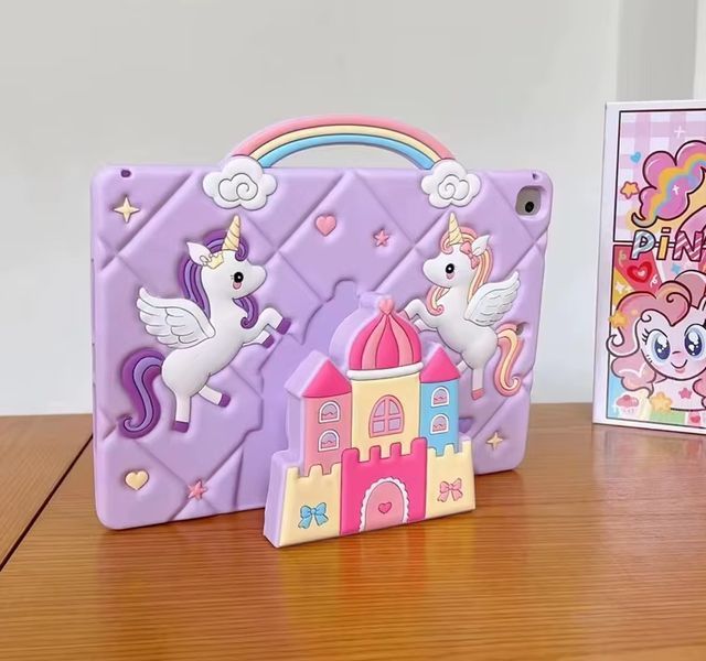Чехол Happy Case на планшет Apple iPad 11" (A16) 2025 / Pony Castle (с ремешком) 202786 фото