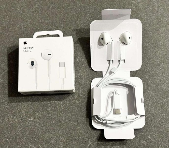 Наушники EarPods USB-C connector на iPhone 15 Pro 094134 фото