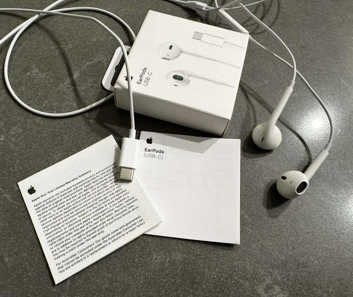 Наушники EarPods USB-C connector на iPhone 15 Pro 094134 фото