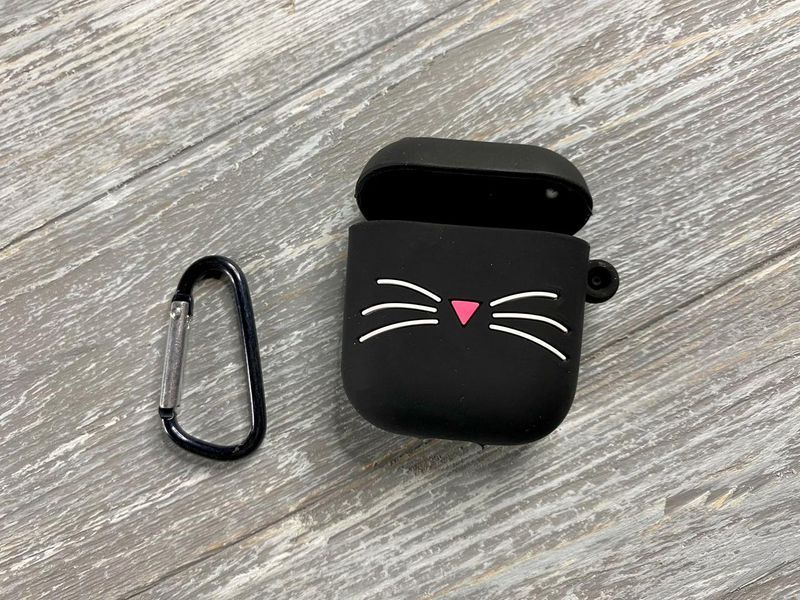 Чехол Усики на Airpods (2 цвета) 080551 фото